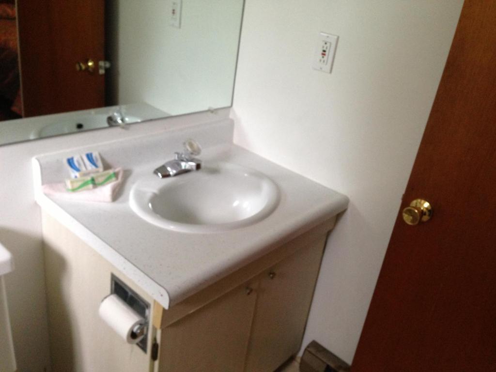 Capri Motel Mackinaw City Δωμάτιο φωτογραφία